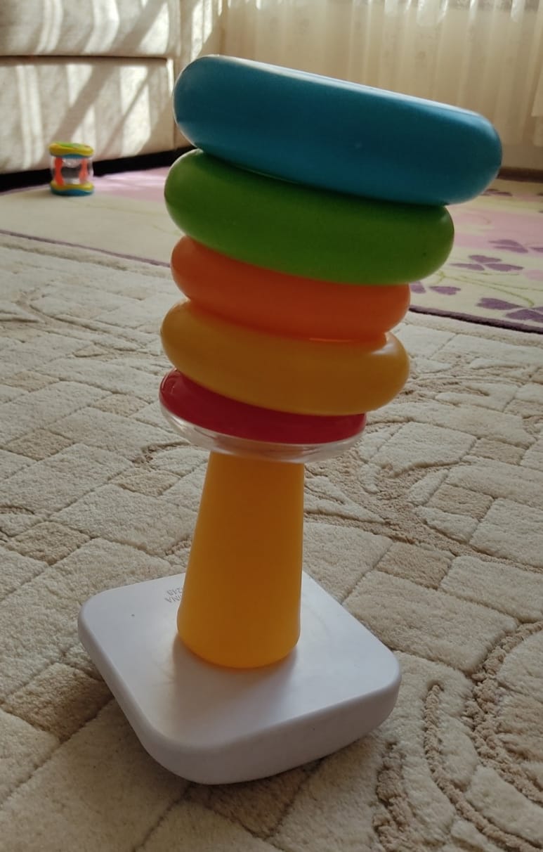 Enes'in ilk sanat eseri, küçükten büyüğe üst üste halkalar